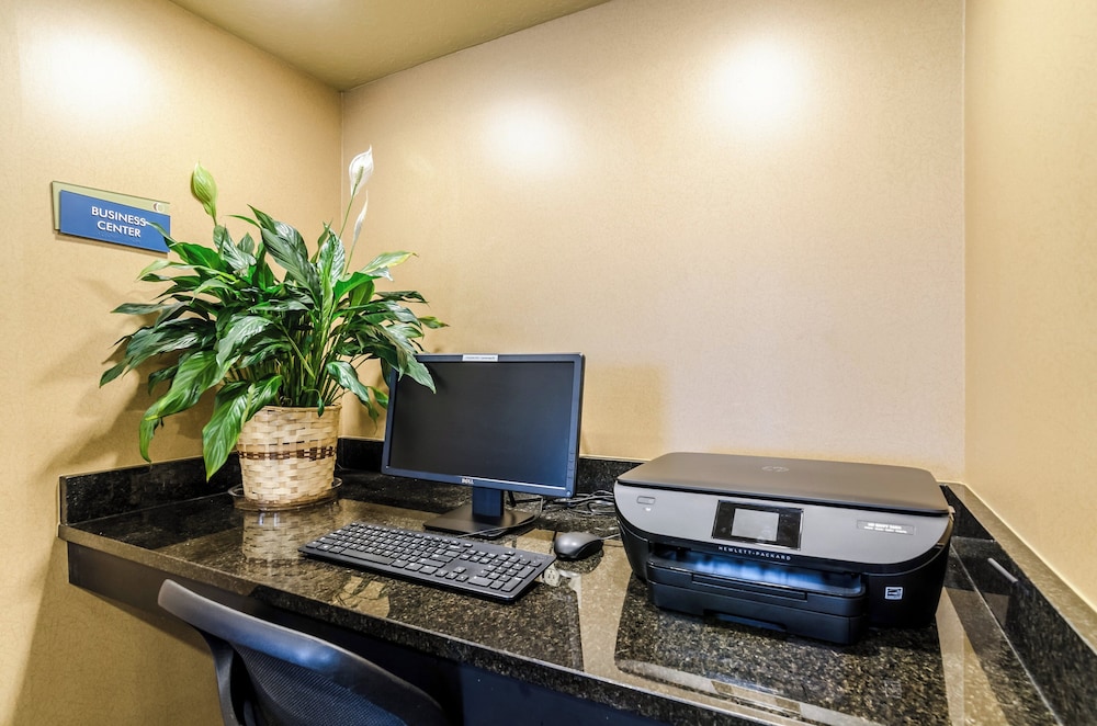 Cobblestone Inn & Suites Cambridge - photo 39