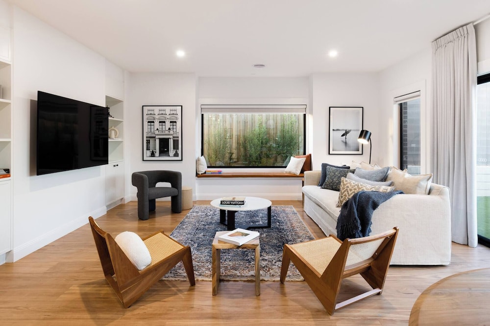 1 Beach House Award winning Luxury 4 Bedroom Smart Home — 5-Star Luxury Hotel in Warrnambool, Australia