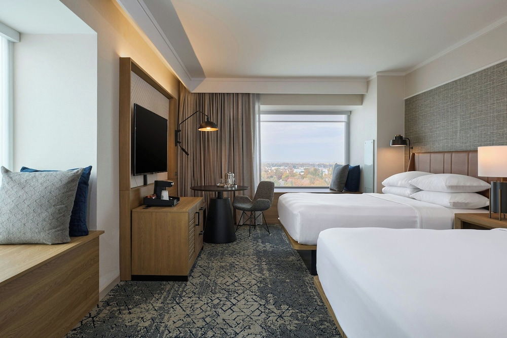 Sheraton Grand Sacramento Hotel - photo 8