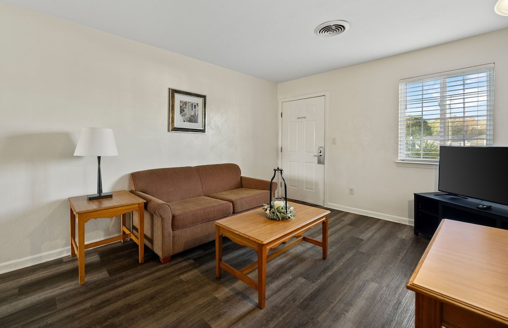 Affordable Suites Graham - photo 10
