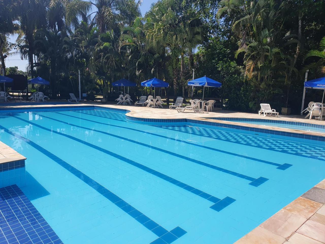FABULOSO FLAT 225 2 PISCINAS climatizadas internet particular 500m Bertioga Riviera de São Lourenço Flat Duplex inteiro Adega cozinha equipada completa serviço de hotelaria serviço de praia nos finais de semana — 4-Star Luxury Hotel in Bertioga, Brasil