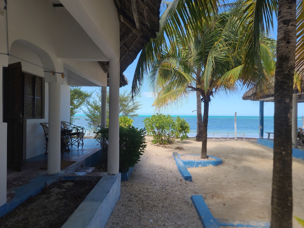 Oasis Beach Inn - carbon neutral hotel in Zanzibar