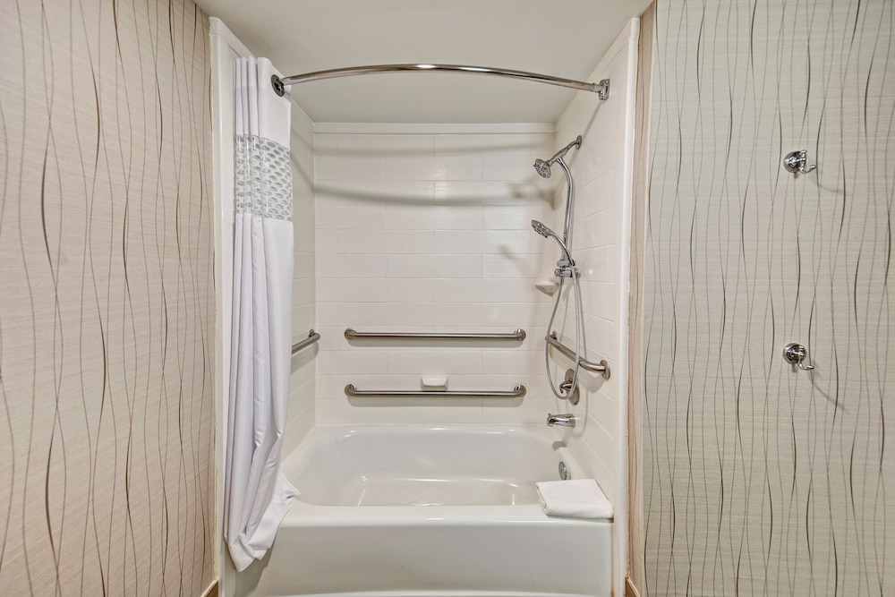 Hampton Inn Houston Baytown - photo 15