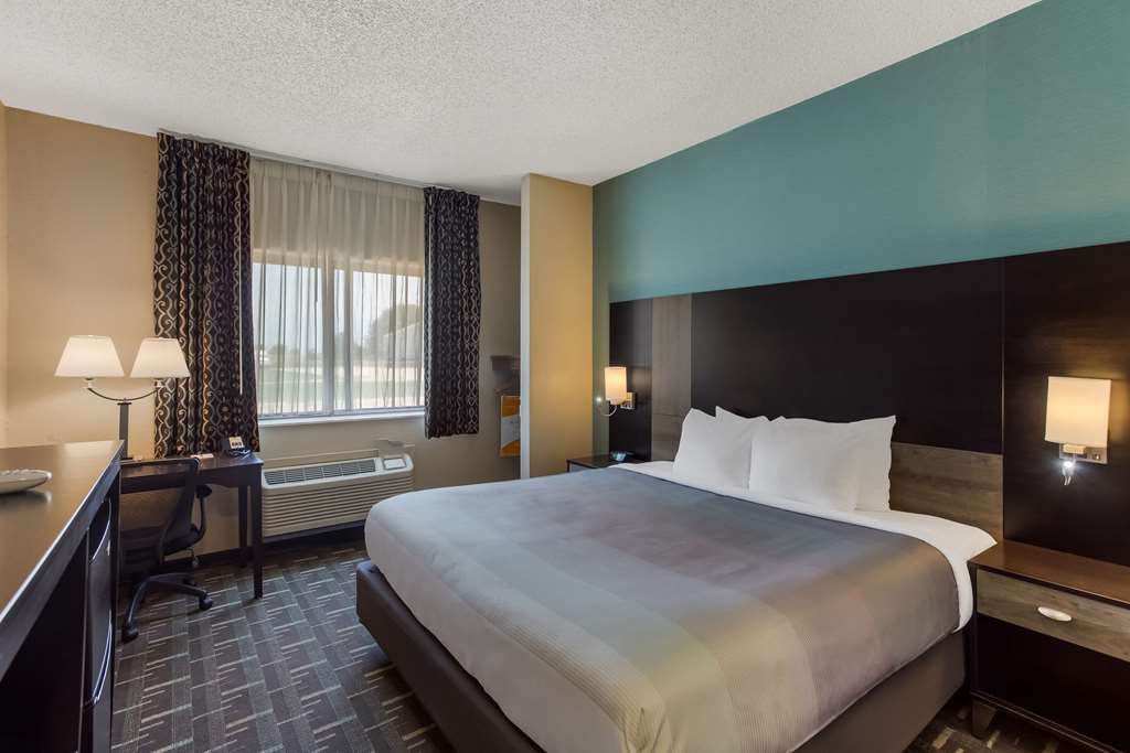 Quality Inn Galesburg near US Highway 34 and I 74 - photo 9