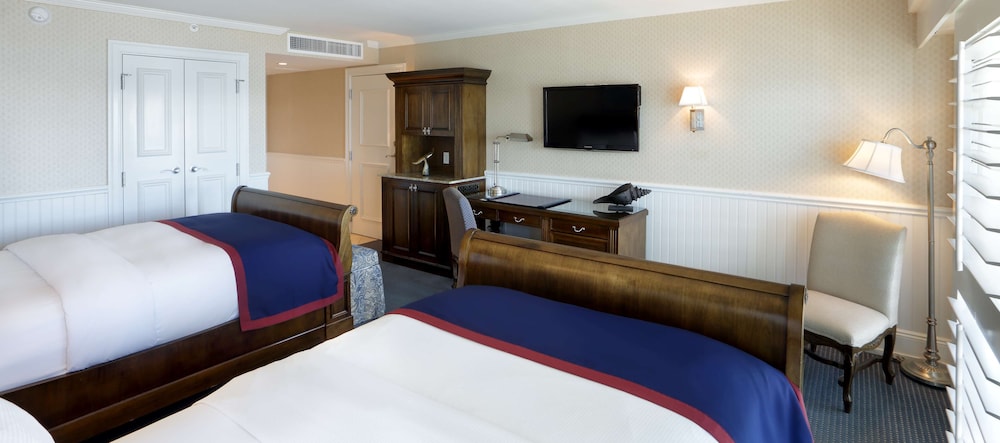 Madison Beach Hotel - photo 18
