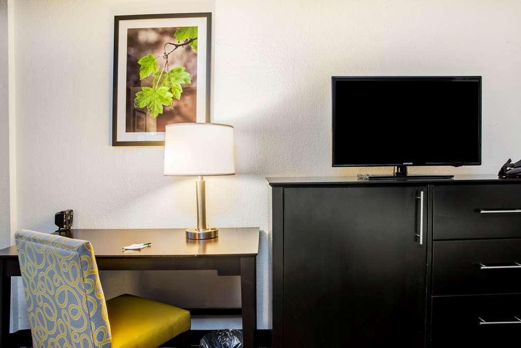 La Quinta Inn & Suites by Wyndham Fort Lauderdale Tamarac - photo 19