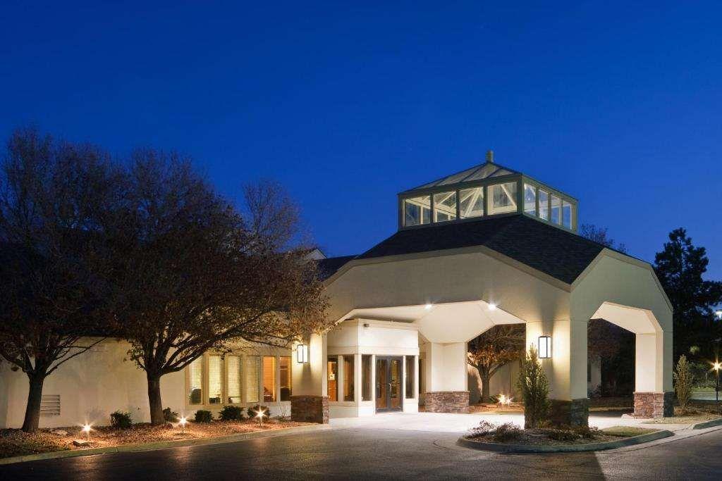 Endeavor Inn & Suites Trademark Collection by Wyndham - photo 2