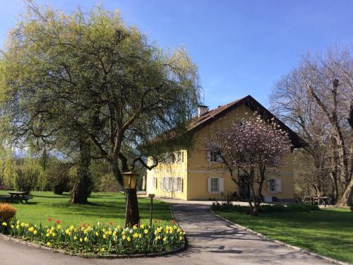 Hotel Garni Wurzer — 4-Star Luxury Hotel in Velden Am Woerthersee, Austria