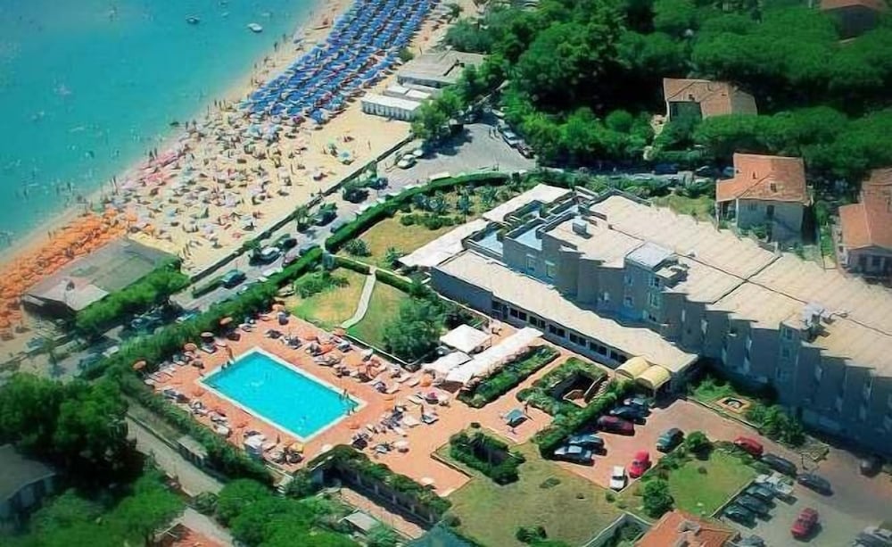 Hotel Select — 4-Star Luxury Hotel in Marina Di Campo, Italy