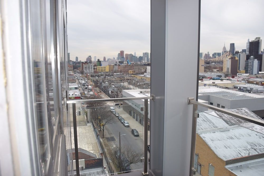 Astoria Delancy Inn and Suites - photo 3