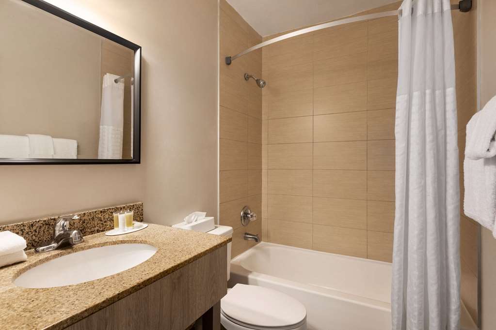 Days Inn by Wyndham Miami Airport North - photo 41