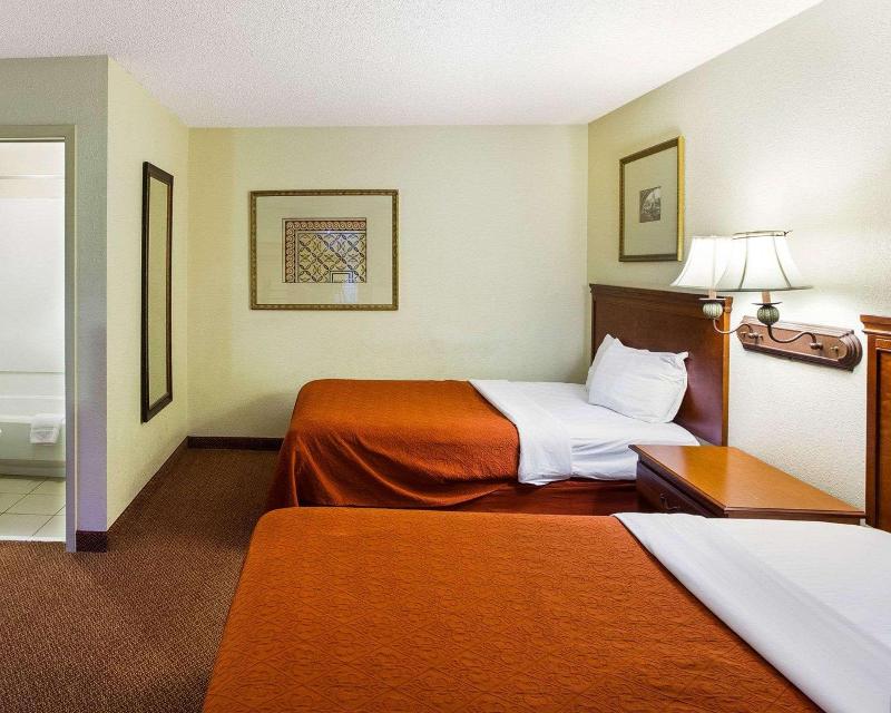 Rodeway Inn & Suites Fiesta Park - photo 30