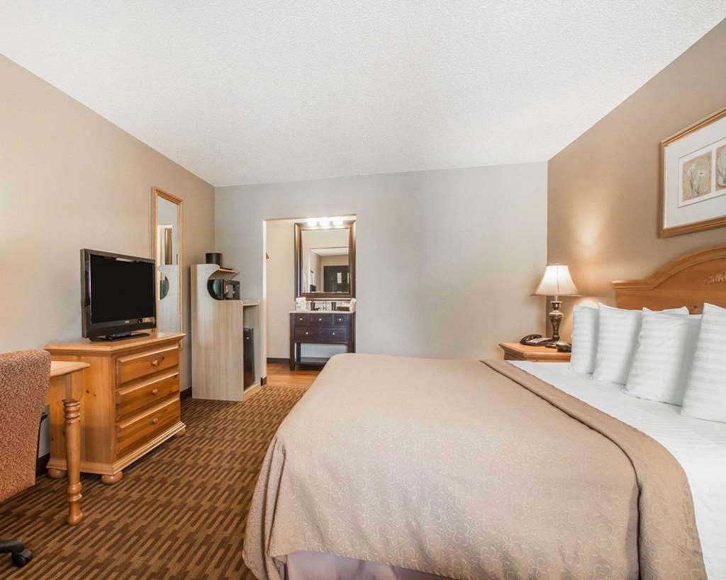 Quality Inn US65 & E. Battlefield Rd. Springfield - photo 14