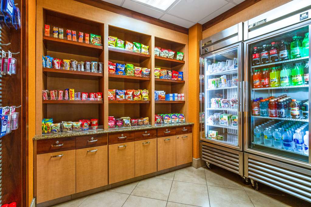 La Quinta Inn & Suites by Wyndham Lakeland West - photo 30