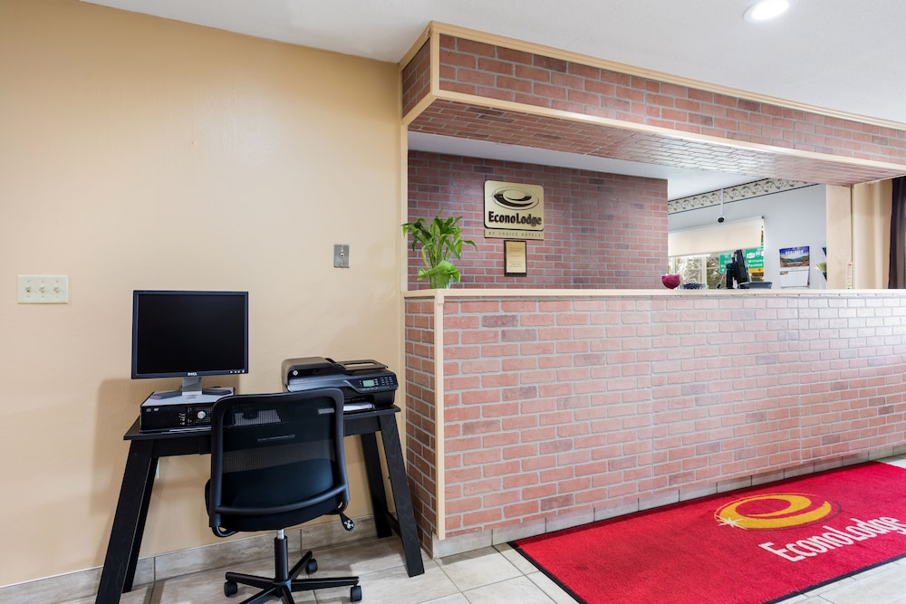 Econo Lodge Painted Post Corning - photo 19