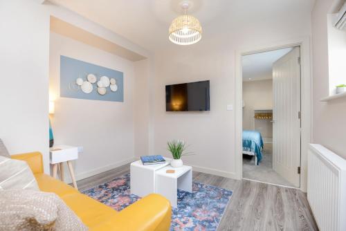 Apartment One King Bed Free Private Parking by Ocean City Retreats — 4-Star Luxury Hotel in Plymouth, United Kingdom