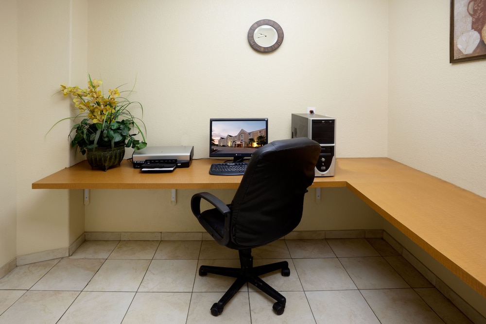 Candlewood Suites Corpus Christi Spid by IHG - photo 17