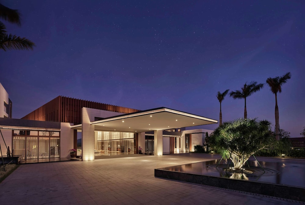 Doubletree Resort By Hilton Hainan Xinglong Lakeside in Wanning, People's Republic of China