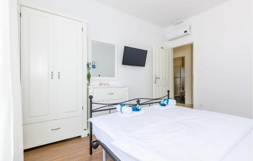 Beautiful Home In Gromaca With Wifi