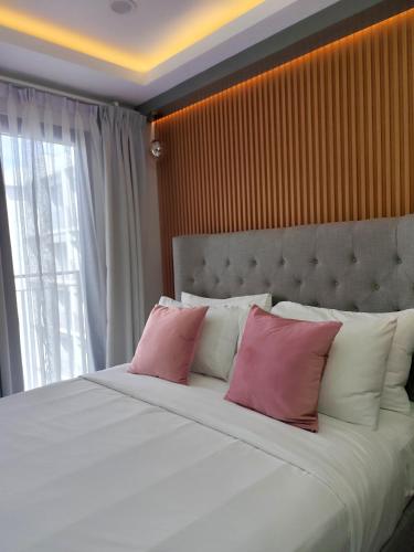 Georgia Luxe Suite at Shore 2 MOA — 4-Star Luxury Hotel in Manila, Philippines