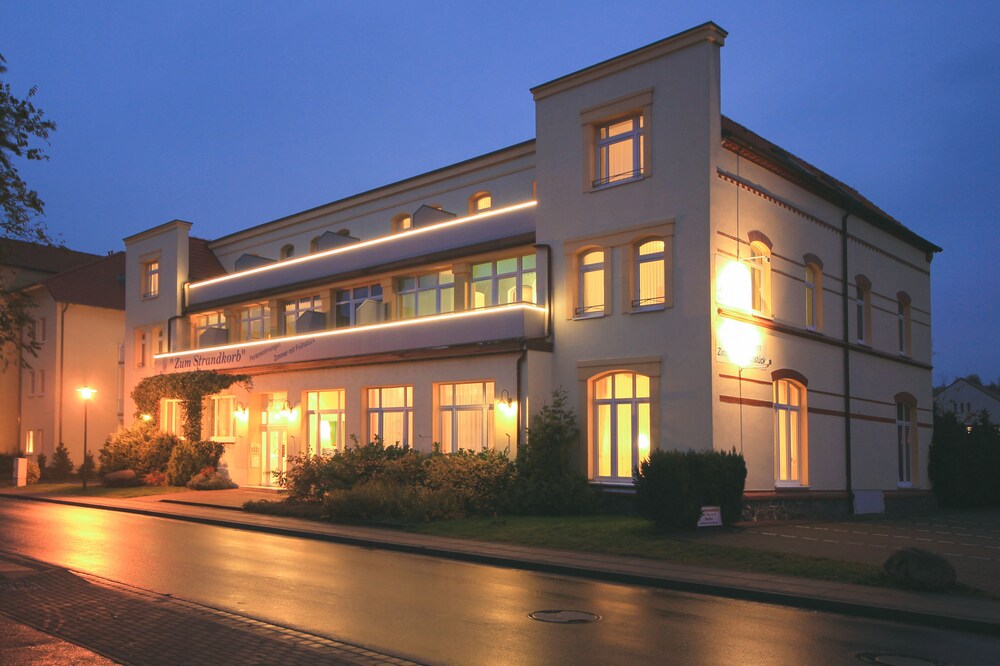 Appartementhaus Zum Strandkorb — 4-Star Luxury Hotel in Ostseebad Kuehlungsborn, Germany