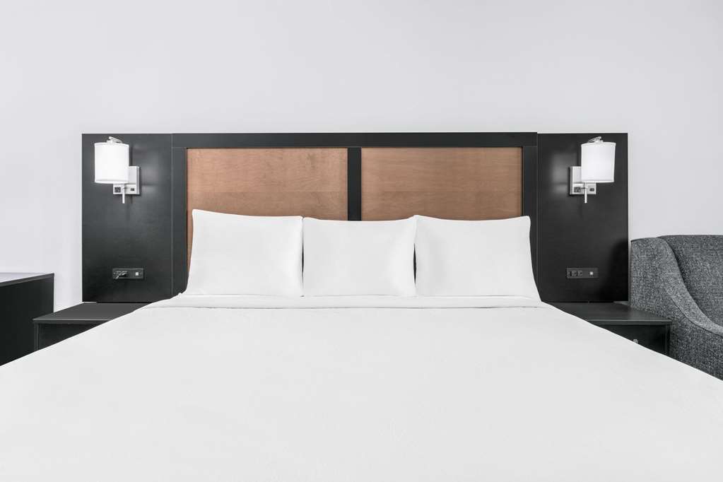 Baymont by Wyndham Austin University Area - photo 25