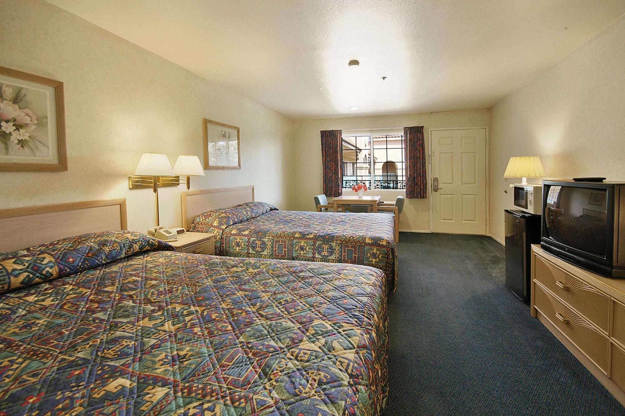 Days Inn by Wyndham Riverside Tyler Mall - photo 7