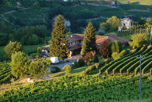 Cadgal Tenuta Valdivilla — hotel in Santo Stefano Belbo
