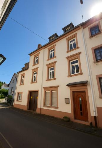 Modernes Stadthaus im Zentrum 10 Betten 3 Schlafzimmer in Merzig, Germany