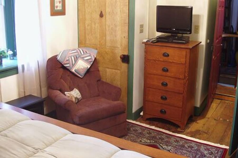 Historic Schoeneck Hotel B&B - photo 6