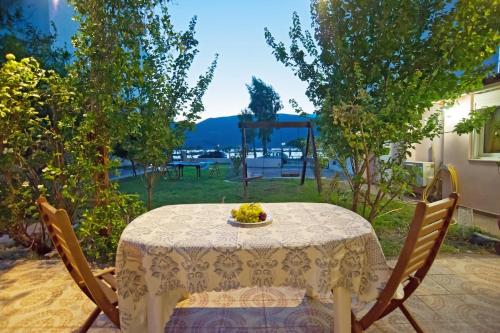 Villa Elli 1 Beach front with garden — 4-Star Luxury Hotel in Itea, Greece