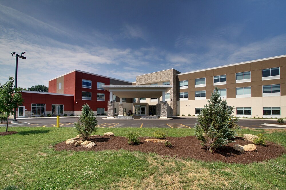 Holiday Inn Express & Suites Galesburg by IHG — hotel in Galesburg