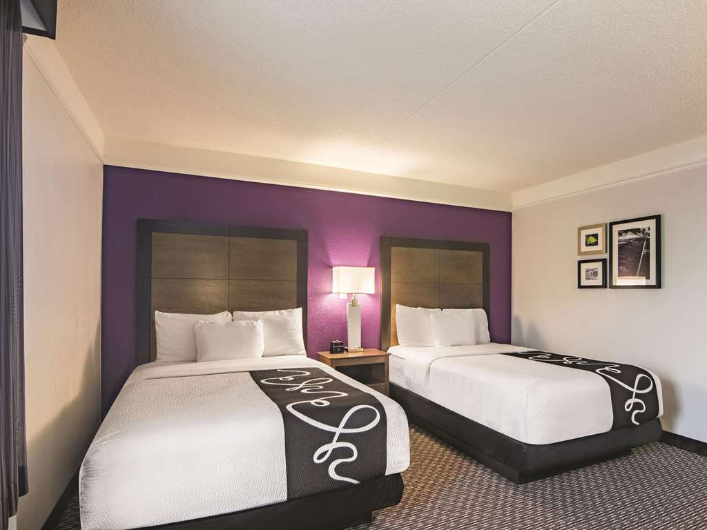 La Quinta Inn & Suites by Wyndham Oklahoma City Norman - photo 26