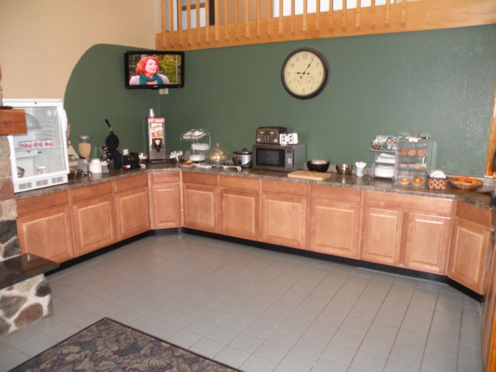 Boarders Inn & Suites by Cobblestone Hotels Ripon - photo 38