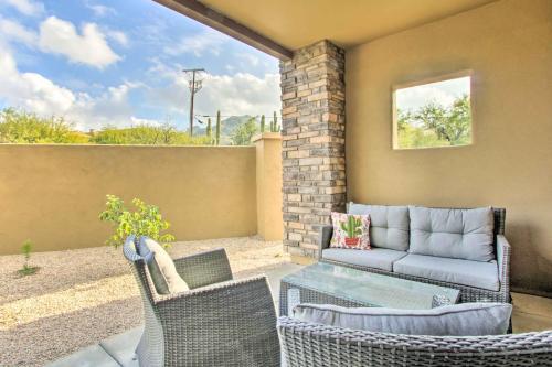 Walkable Townhome with Pool Access in Cave Creek — hotel in Cave Creek