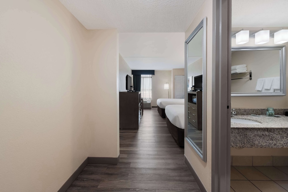 Best Western Hampton Coliseum Inn - photo 11