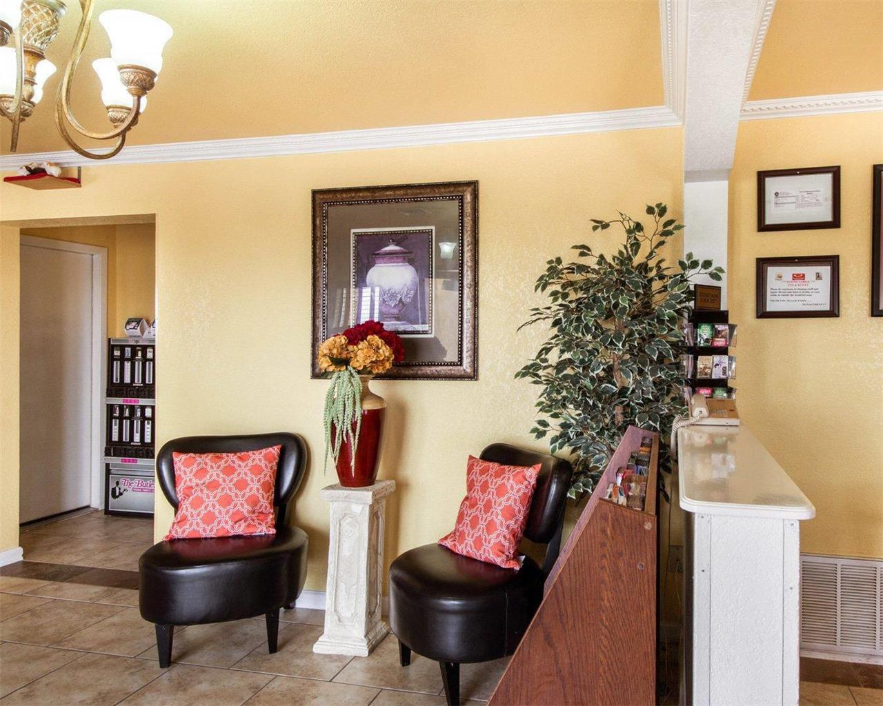 Econo Lodge Inn & Suites Coliseum - featured photo