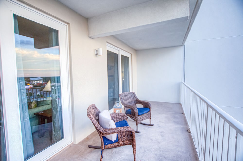 Laketown Wharf Resort by Aneliya's Rentals - photo 665