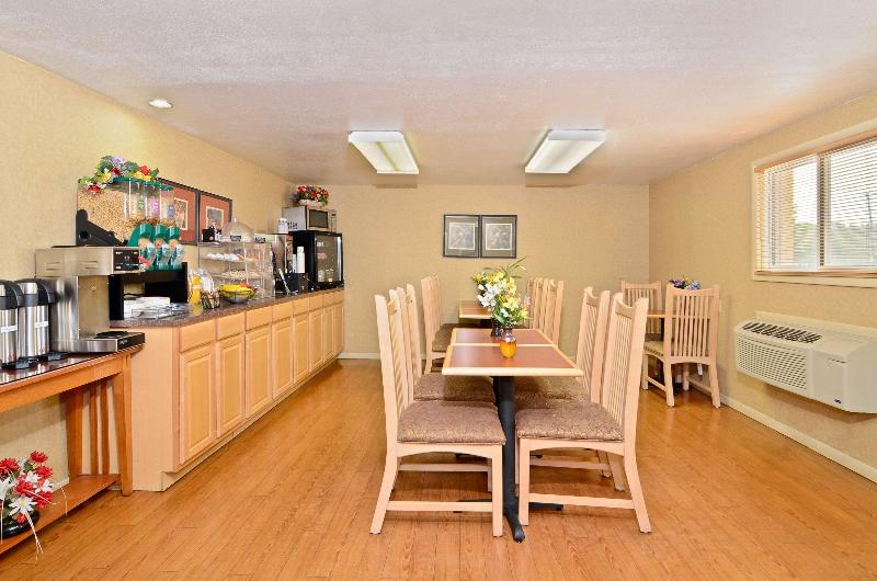 Americas Best Value Inn Iola - photo 39