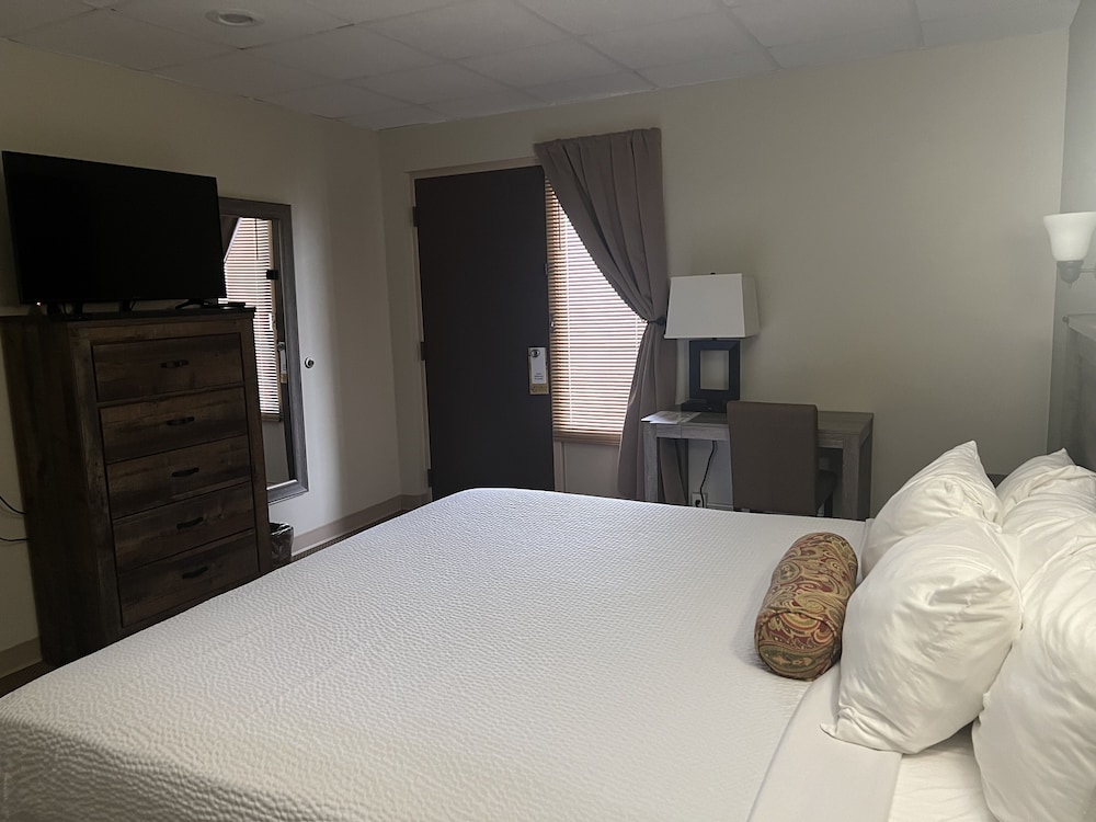 The Stables Inn and Suites - photo 13