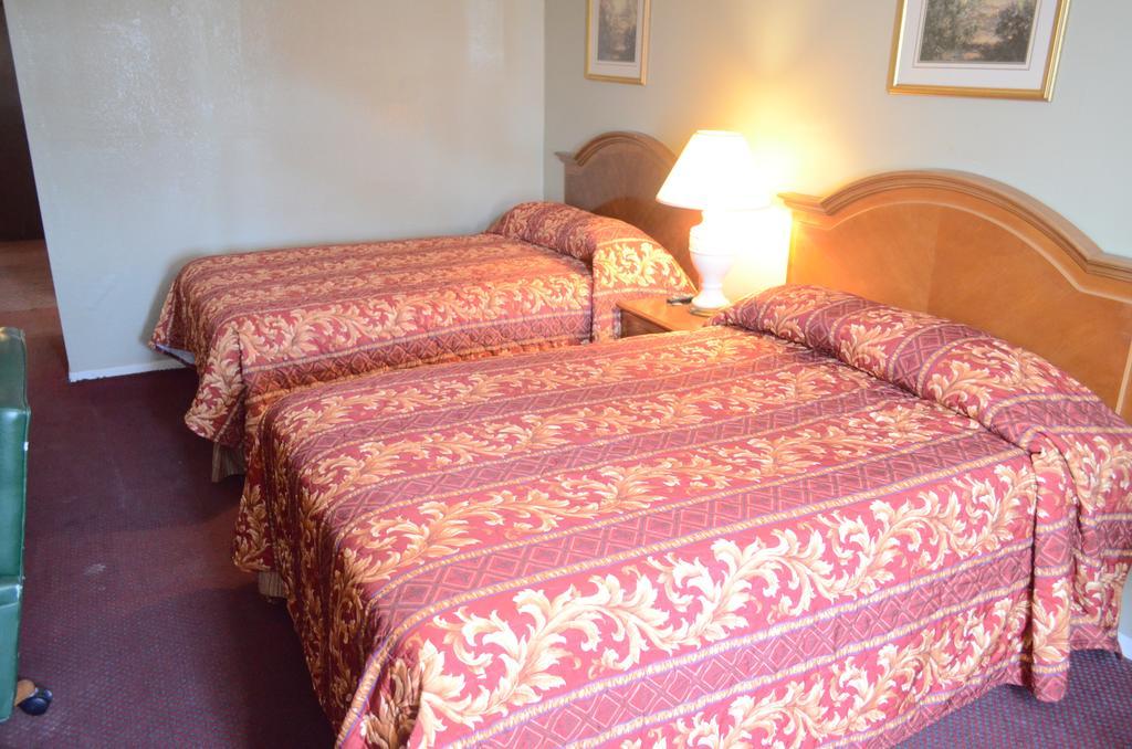 Red Carpet Inn Hornwood Drive - photo 8