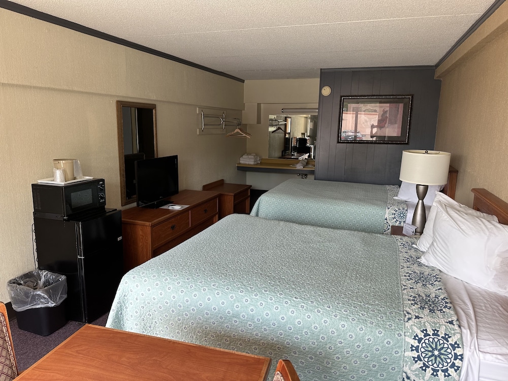 Daniel Boone Motor Inn - photo 9