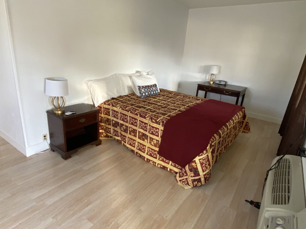 Mcdermitt Hotel - photo 8