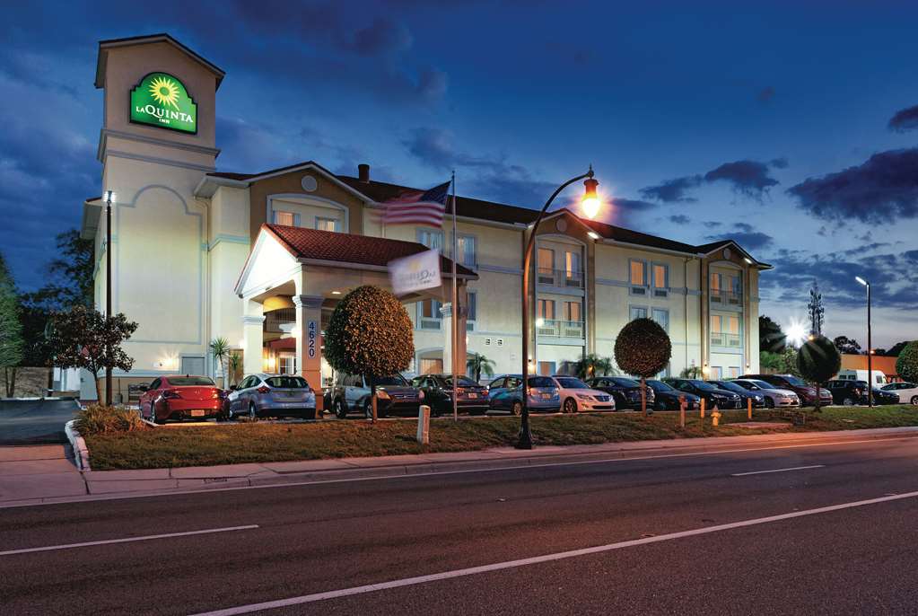 La Quinta Inn & Suites by Wyndham Tampa Bay Area Tampa South - photo 4
