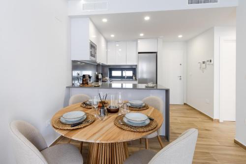 Lotus Contemporary Apartment with Pool & Private Balcony — 4-Star Luxury Hotel in Orihuela, Spain