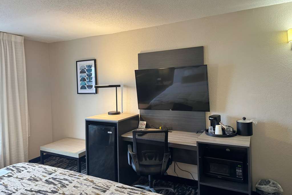 Wingate by Wyndham Dayton North - photo 19