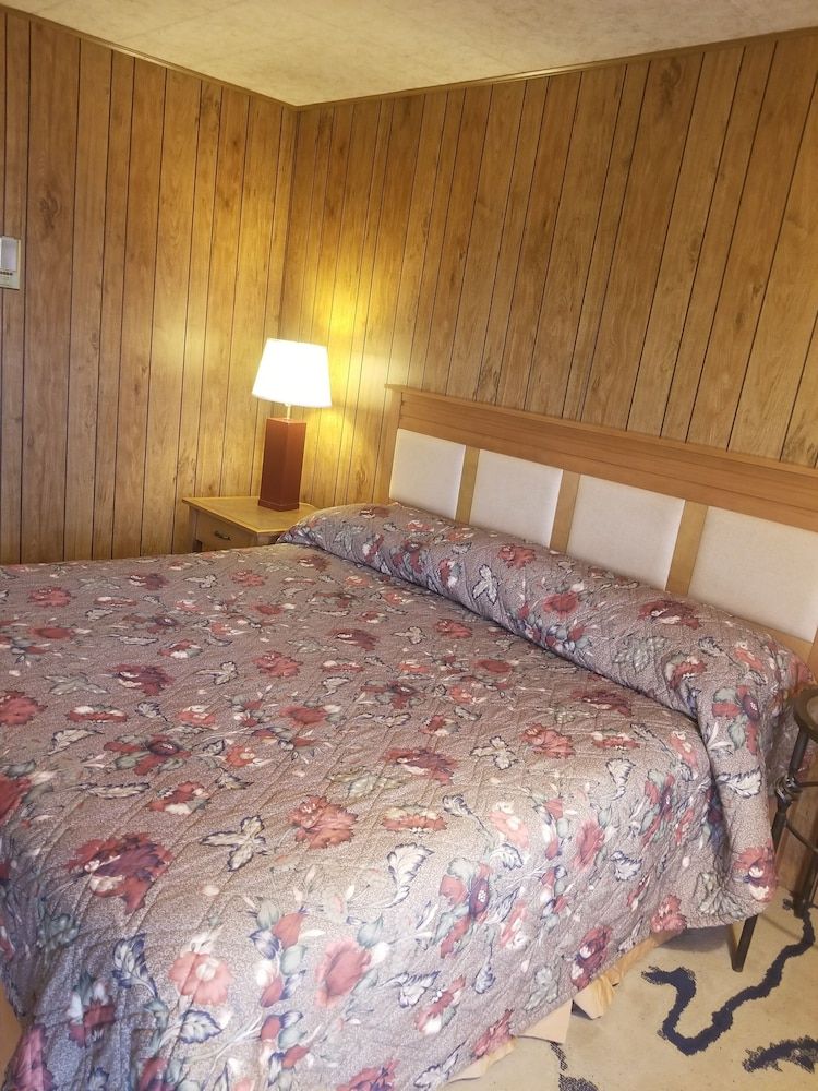 First Interstate Inn - photo 11