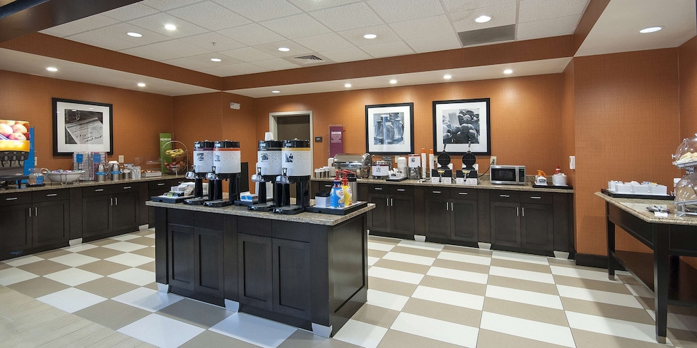 Hampton Inn & Suites Seneca Clemson Area - photo 57