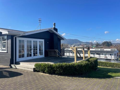 The Lake House — 4-Star Luxury Hotel in Taupo, New Zealand