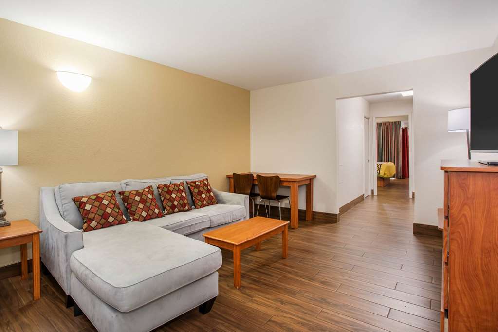 Super 8 by Wyndham North Palm Beach - photo 31